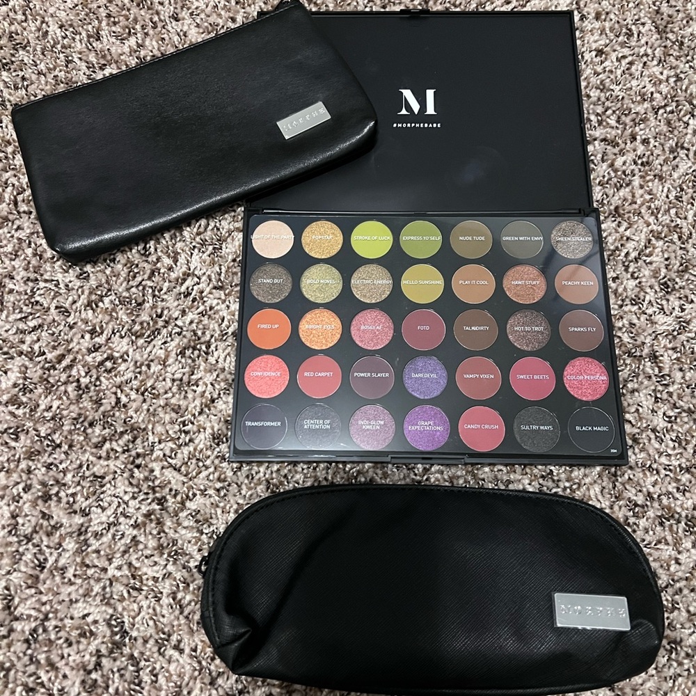 Morphe 35-Color Eyeshadow Palette with 2 black bags for makeup brushes